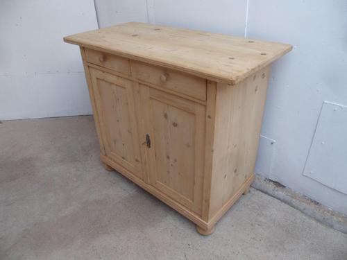 Tidy Antique Pine 2 Door 2 Drawer Dresser Base / TV Stand to wax / paint (1 of 7) Tidy Antique Pine 2 Door 2 Drawer Dresser Base / TV Stand to wax / paint (1 of 7)
