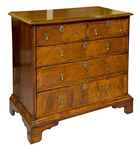 Queen Anne Oak & Walnut Chest of Drawers with running scroll (1 of 8) Queen Anne Oak & Walnut Chest of Drawers with running scroll (1 of 8)