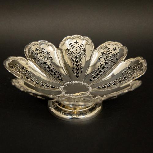 Victorian Silver Floral Shaped Basket (1 of 10) Victorian Silver Floral Shaped Basket (1 of 10)