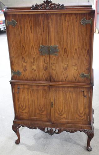 1940s Elegant Walnut Drinks Cabinet (1 of 5) 1940s Elegant Walnut Drinks Cabinet (1 of 5)