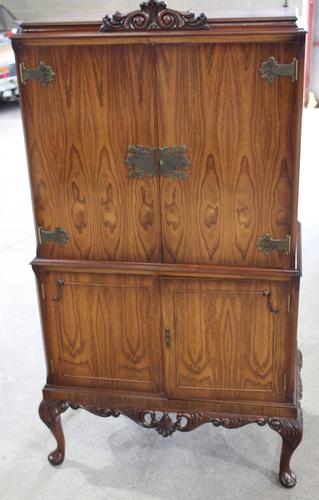 1940s Elegant Walnut Drinks Cabinet (1 of 5)