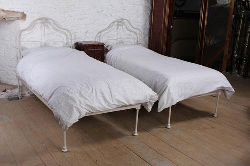 Pretty pair of single Victorian no end beds (1 of 12) Pretty pair of single Victorian no end beds (1 of 12)