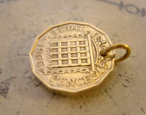 Vintage Pocket Watch Chain Fob 1966 Queen Elizabeth Threepenny 3d Coin Fob (1 of 7) Vintage Pocket Watch Chain Fob 1966 Queen Elizabeth Threepenny 3d Coin Fob (1 of 7)