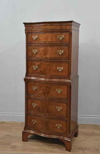 Antique Georgian Style Mahogany Serpentine Chest on Chest (1 of 5) Antique Georgian Style Mahogany Serpentine Chest on Chest (1 of 5)