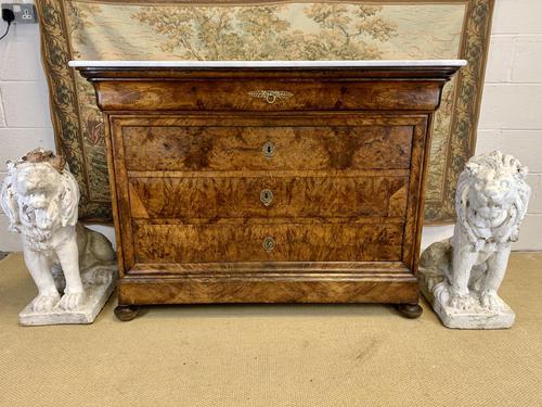 18th Century Burr Walnut Commode (1 of 9) 18th Century Burr Walnut Commode (1 of 9)