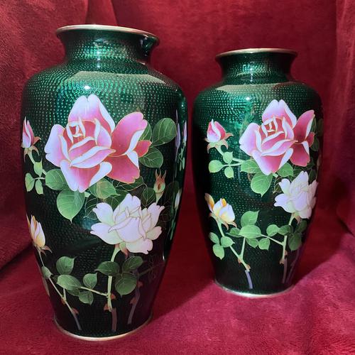 Taisho Period Pair of Japanese Cloisonne Vases (1 of 8) Taisho Period Pair of Japanese Cloisonne Vases (1 of 8)
