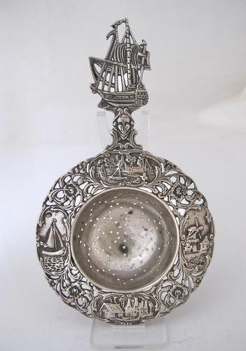 Dutch provincial silver tea strainer with sailing ship maker NL 1935 (1 of 8)