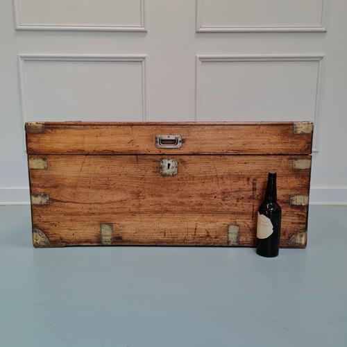 Camphorwood Military Trunk Owned by First World War Veteran (1 of 7) Camphorwood Military Trunk Owned by First World War Veteran (1 of 7)