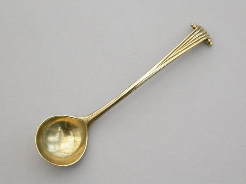 George III Silver Gilt Onslow Pattern Salt Spoon by Thomas Wallis, London c.1780 (1 of 9)