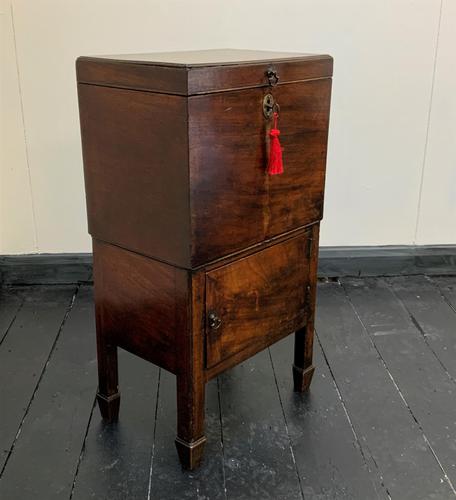 Rare & Fine 18th Century George III Figured Mahogany Drinks Decanter Bottle Cabinet (1 of 16) Rare & Fine 18th Century George III Figured Mahogany Drinks Decanter Bottle Cabinet (1 of 16)
