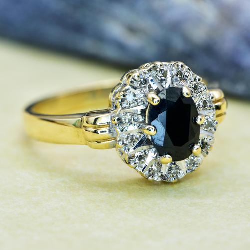 The Vintage 9ct Royal Sapphire & Diamond Ring (1 of 5)