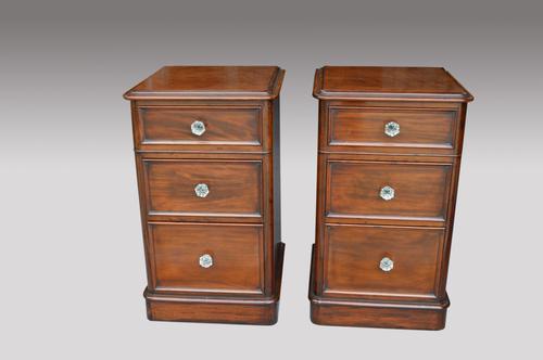 Antique Pair of Victorian Mahogany Bedside Chests of Drawers (1 of 1)