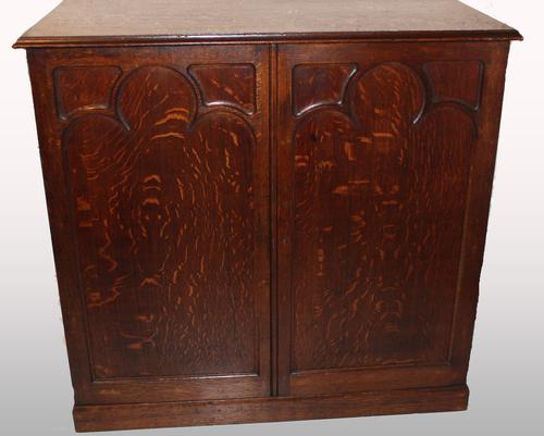 Early 20th Century Gothic Oak Cabinet / Cupboard (1 of 1)