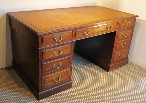 Large Oak Pedestal Desk Early 20th Century Maple & Co (1 of 1) Large Oak Pedestal Desk Early 20th Century Maple & Co (1 of 1)