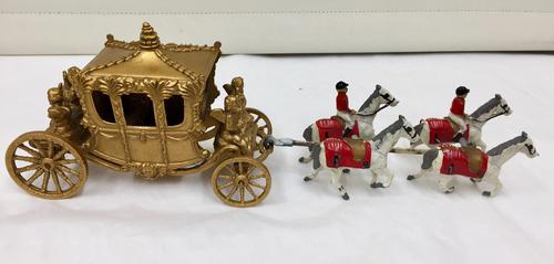 Vintage Metal Commemorative Queen Elizabeth Coach & Horses (1 of 1)