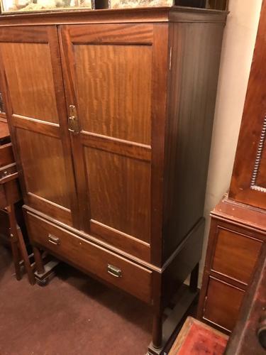 Arts & Crafts Small Linen Press Cupboard (1 of 1) Arts & Crafts Small Linen Press Cupboard (1 of 1)