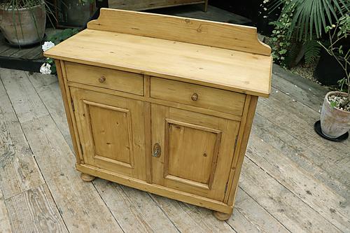Small! Old Pine Dresser Base / Sideboard / Cupboard / Cabinet / TV Stand - We Deliver! (1 of 8) Small! Old Pine Dresser Base / Sideboard / Cupboard / Cabinet / TV Stand - We Deliver! (1 of 8)