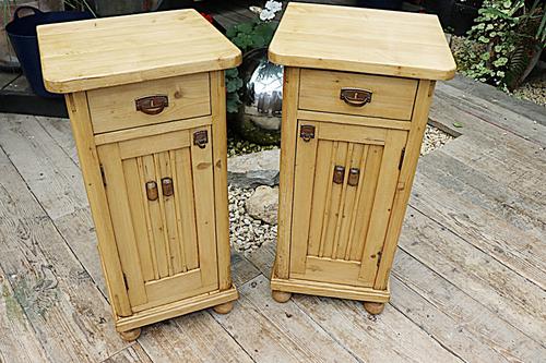 Superb!! Pair of Old Stripped Pine Bedside Cabinets / Cupboards - We Deliver! (1 of 9)