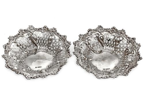 Pair of Mappin & Webb Edwardian Pierced Silver Dishes with a Floral and Scroll Border (1 of 4)