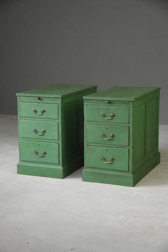 Pair of Green Pedestal Side Tables (1 of 12) Pair of Green Pedestal Side Tables (1 of 12)