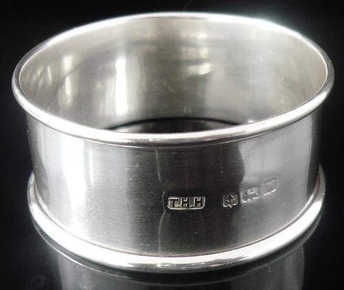 Silver Napkin Ring, T H Hazlewood & Co, Birmingham 1921 (1 of 1) Silver Napkin Ring, T H Hazlewood & Co, Birmingham 1921 (1 of 1)