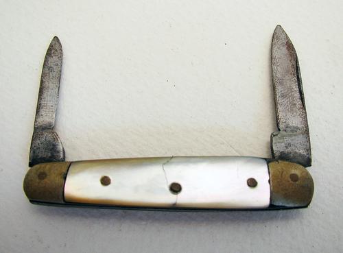 Victorian Mother of Pearl Carbon Steel 2 Blade Double Pocket English Penknife C.1880 (1 of 4) Victorian Mother of Pearl Carbon Steel 2 Blade Double Pocket English Penknife C.1880 (1 of 4)