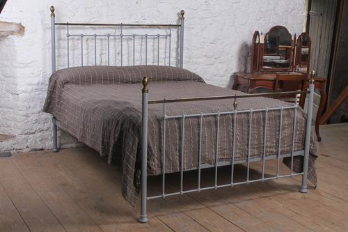 Elegantly Simple Clasic Victorian King Size Bed (1 of 6)