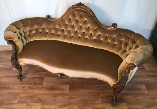 Victorian Couch (1 of 19)