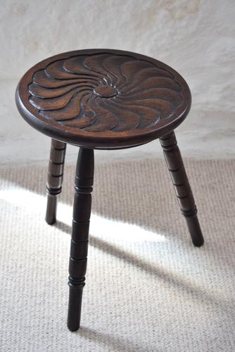 Small Oak Occasional Table with Carved Circular Top (1 of 10)