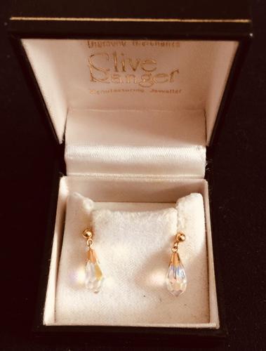 Gold Crystal Droplet Earings (1 of 5) Gold Crystal Droplet Earings (1 of 5)