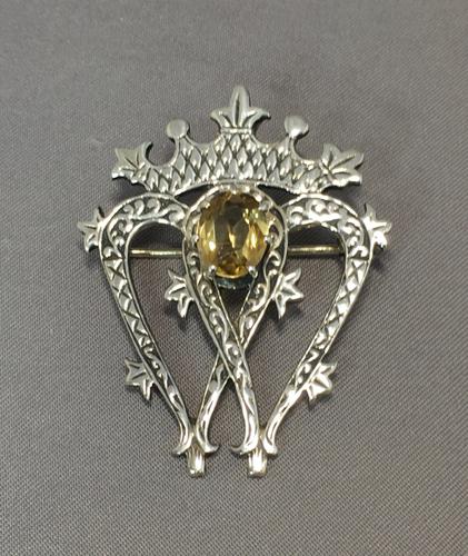 Scottish Silver Luckenbooth Brooch Set with a Citrine. Hallmark Edinburgh 1973 / 1974 (1 of 8) Scottish Silver Luckenbooth Brooch Set with a Citrine. Hallmark Edinburgh 1973 / 1974 (1 of 8)