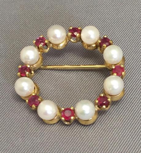 9ct Yellow Gold Ruby & Pearl Brooch. London 1985 (1 of 7) 9ct Yellow Gold Ruby & Pearl Brooch. London 1985 (1 of 7)