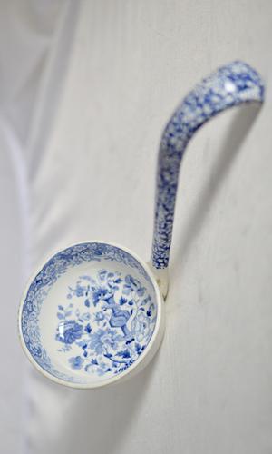 Minton 1820-1830s Florentine Pattern Soup Ladle (1 of 8)