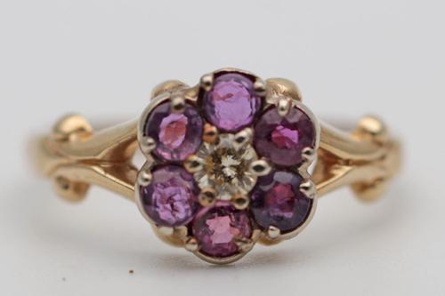 Pretty Gold Ruby & Diamond Ring (1 of 2) Pretty Gold Ruby & Diamond Ring (1 of 2)