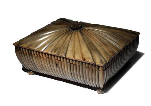 19th Century Indian Horn & Sandalwood Box (1 of 1) 19th Century Indian Horn & Sandalwood Box (1 of 1)