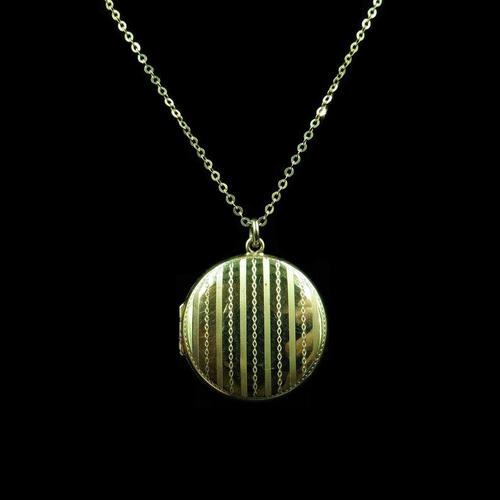 Antique Round Pin Stripe 9ct 9K Yellow Gold Circle Photo Locket & Chain Necklace (1 of 10) Antique Round Pin Stripe 9ct 9K Yellow Gold Circle Photo Locket & Chain Necklace (1 of 10)