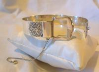 Vintage Sterling Silver Bangle 1978 Large Buckle Bracelet 7" Length 28.5 Grams (9 of 11) Vintage Sterling Silver Bangle 1978 Large Buckle Bracelet 7" Length 28.5 Grams (9 of 11)