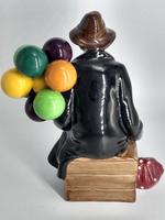 Royal Doulton Figurine 'The Balloon Man' - HN1954 (3 of 5) Royal Doulton Figurine 'The Balloon Man' - HN1954 (3 of 5)