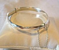 Vintage Sterling Silver Bangle 1971 Silver Fancy Bracelet 7" Length 19.6 Grams (3 of 11) Vintage Sterling Silver Bangle 1971 Silver Fancy Bracelet 7" Length 19.6 Grams (3 of 11)