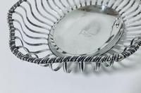 Antique Georgian 18th Century Solid Silver Swing Handle Bread Basket 1774 (4 of 19) Antique Georgian 18th Century Solid Silver Swing Handle Bread Basket 1774 (4 of 19)