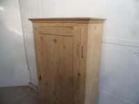 A Wide Victorian Antique/Old Pine 1 Door Linen / Storage Cupboard to Wax/Paint (8 of 8) A Wide Victorian Antique/Old Pine 1 Door Linen / Storage Cupboard to Wax/Paint (8 of 8)