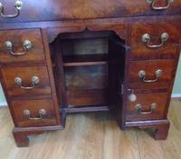 Nineteenth Century Mahogany Kneehole Desk (4 of 7) Nineteenth Century Mahogany Kneehole Desk (4 of 7)