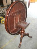 Circular Mahogany Tilt Top Breakfast Table (2 of 2) Circular Mahogany Tilt Top Breakfast Table (2 of 2)
