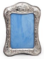Victorian Silver Photo or Picture Frame Embossed with Reynolds Style Cherubs (2 of 5) Victorian Silver Photo or Picture Frame Embossed with Reynolds Style Cherubs (2 of 5)