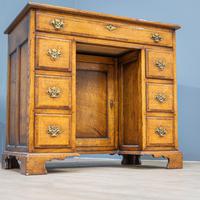 Oak Knee-hole Desk (6 of 9) Oak Knee-hole Desk (6 of 9)