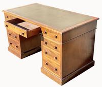 Superb Quality Victorian Mahogany Pedestal Desk (6 of 7) Superb Quality Victorian Mahogany Pedestal Desk (6 of 7)
