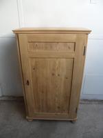 A Small Wide Antique/Old Pine 1 Door Linen / Storage Cupboard to Wax/Paint (7 of 9) A Small Wide Antique/Old Pine 1 Door Linen / Storage Cupboard to Wax/Paint (7 of 9)