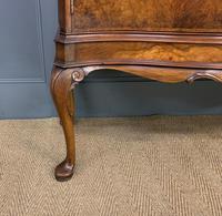 Serpentine Fronted Burr Walnut Cupboard (5 of 11) Serpentine Fronted Burr Walnut Cupboard (5 of 11)