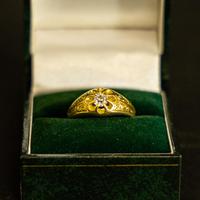 18ct Gold & Diamond Solitaire Ring (2 of 6) 18ct Gold & Diamond Solitaire Ring (2 of 6)