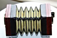 Lachenal Mahogany concertina in the original carrier case which is in very good condition (12 of 13) Lachenal Mahogany concertina in the original carrier case which is in very good condition (12 of 13)